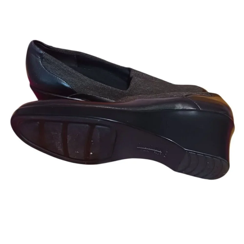 Munro American Kayla Slip On  Black Slip-On Shoes  Brown 7.5